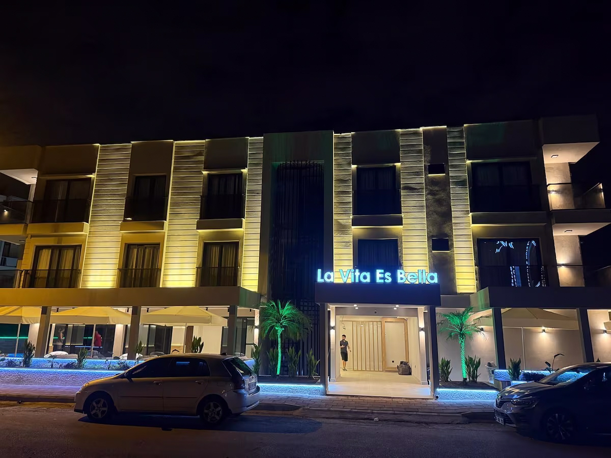 Konyaaltı Plajı Yakını Otel - La Vita Es Bella
